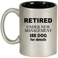 Пенсиониран под ново управление вижте куче Забавен керамичен подарък за чаша чаша